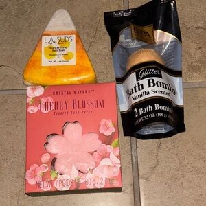 Bundle 3 bath bombs and soap cherry blossom
